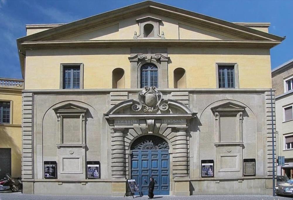 דירות פסארו Il Nido Di Silvia A Due Passi Dal Teatro Rossini מראה חיצוני תמונה